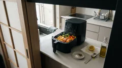 レンジより“ちゃんとおいしい”のに体感は早い：エアフライヤーで冷凍ポテト・鮭・野菜を同時に仕上げる段取り