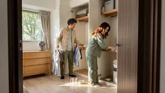 クローゼットのこもった臭いを家でリセット：湿気と空気の停滞に効く、酢水×重曹の簡単ケア