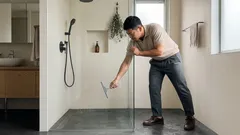 ガラス扉、なくてもよかった？“開いたまま”のウォークインシャワーが増えている理由と失敗しない作り方