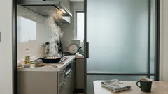 なぜオープンキッチンは疲れやすいのか：クローズドキッチンのメリット・デメリットと後悔しない見極め